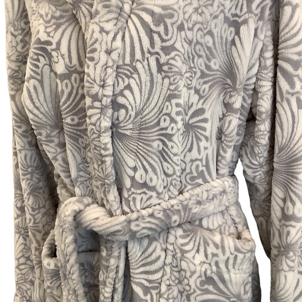 daniel Buchner robe - Picture 4 of 6